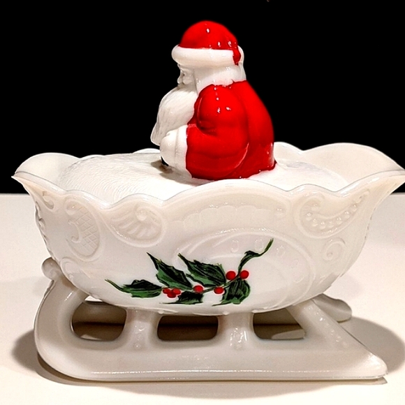 ***SOLD*** Vintage WESTMORELAND OPALINE MILKGLASS SANTA on SLEIGH - Picture 6 of 13